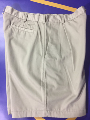 Men’s 36w Nike Golf Khaki Shorts pleated